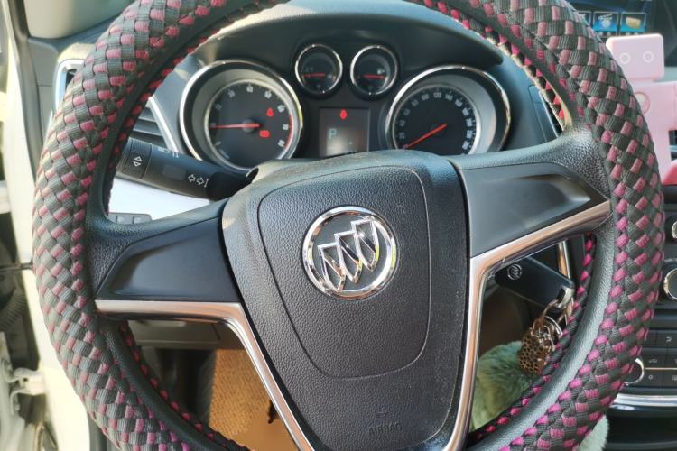 Used Buick Encore 2014 1.4T Automatic Two-Wheel Drive Urban Elite Model Steering Wheel