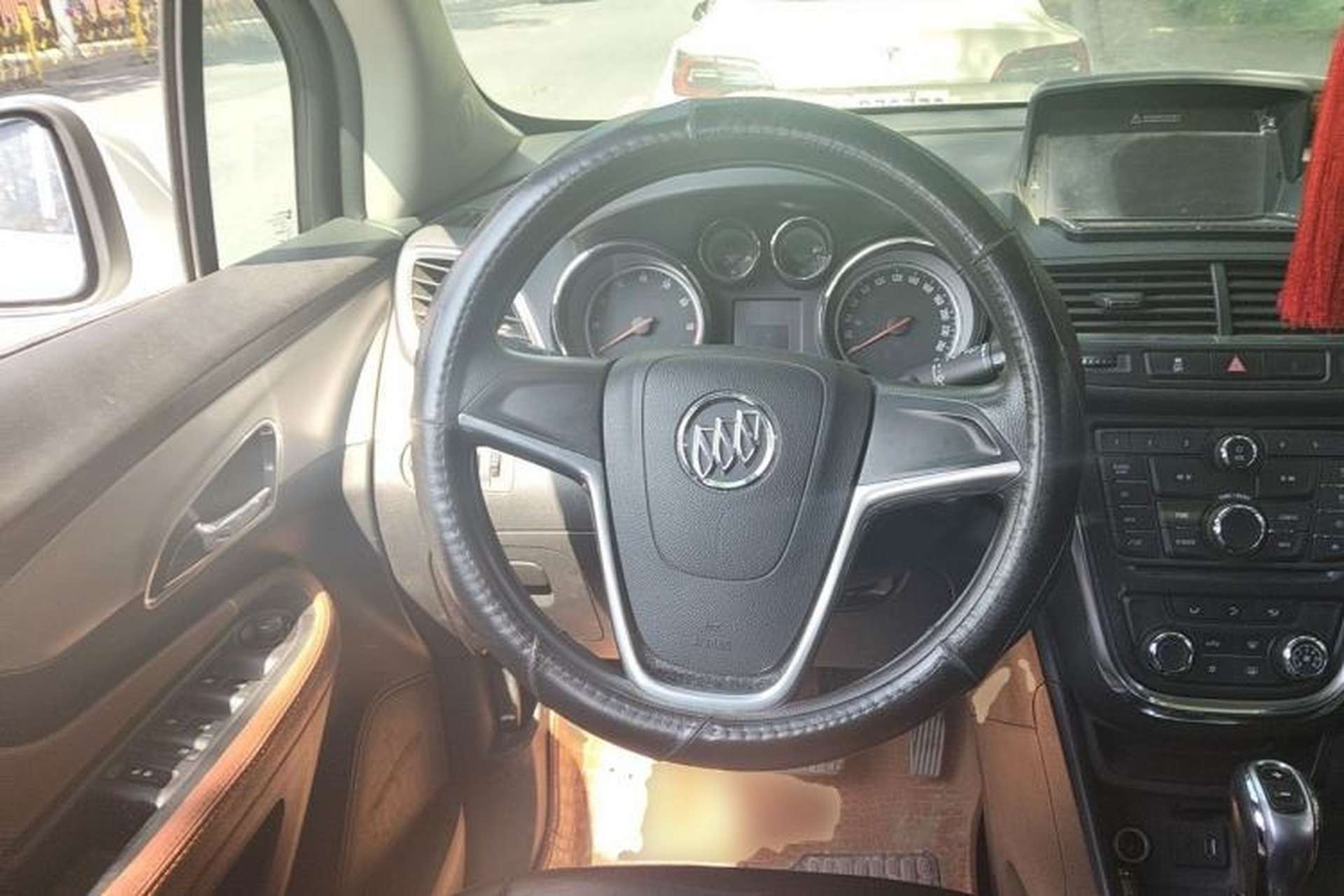 Used Buick Encore 2014 1.4T Automatic Two-Wheel Drive Urban Elite Model Steering Wheel