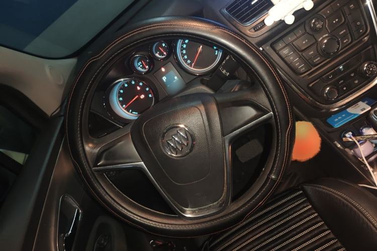 Used Buick Encore 2014 1.4T Automatic Two-Wheel Drive Urban Elite Model Steering Wheel