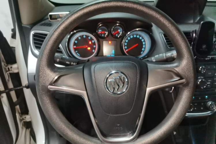 Used Buick Encore 2014 1.4T Manual Two-Wheel Drive Urban Advanced Model Steering Wheel