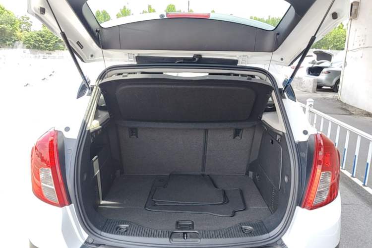 Used Buick Encore 2014 1.4T Automatic Two-Wheel Drive Urban Elite Model Trunk