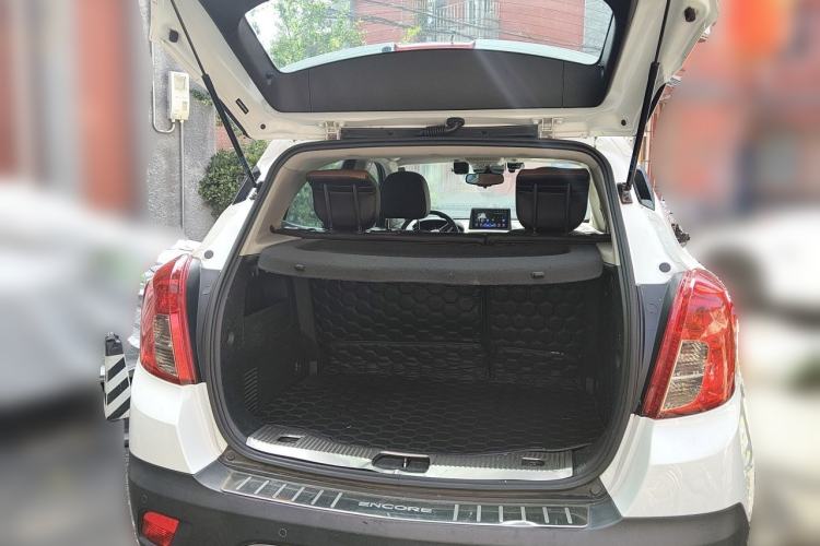 Used Buick Encore 2014 1.4T Automatic All-Wheel-Drive Flagship Edition Trunk