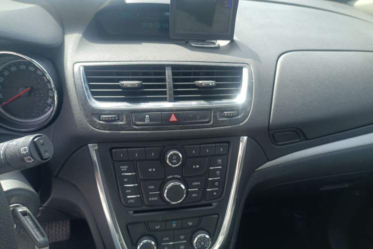 Used Buick Encore 2014 1.4T Automatic Two-Wheel Drive Urban Elite Model Audio And AC Panel