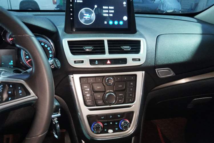 Used Buick Encore 2014 1.4T Manual Two-Wheel Drive Urban Sport Model Audio And AC Panel