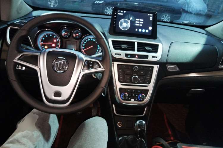 Used Buick Encore 2014 1.4T Manual Two-Wheel Drive Urban Sport Model Center Console