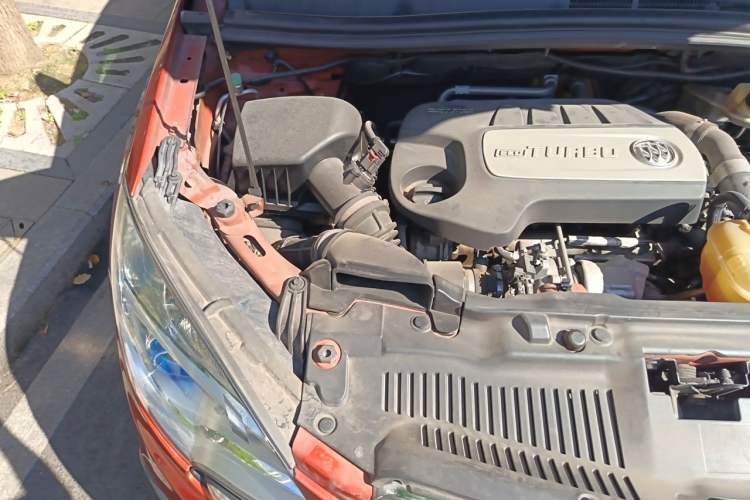 Used Buick Encore 2014 1.4T Automatic Two-Wheel Drive Urban Elite Model Engine Bay Right