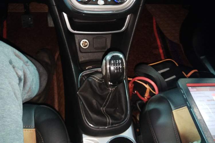 Used Buick Encore 2014 1.4T Manual Two-Wheel Drive Urban Sport Model Gear Lever