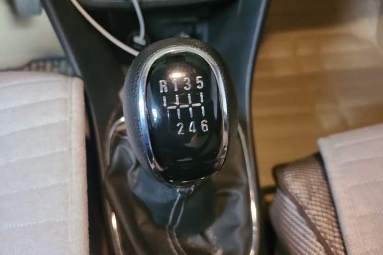 Used Buick Encore 2014 1.4T Manual Two-Wheel Drive Urban Advanced Model Gear Lever