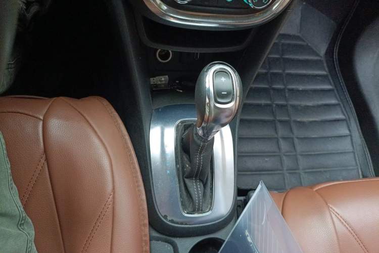 Used Buick Encore 2014 1.4T Automatic Two-Wheel Drive Urban Elite Model Gear Lever