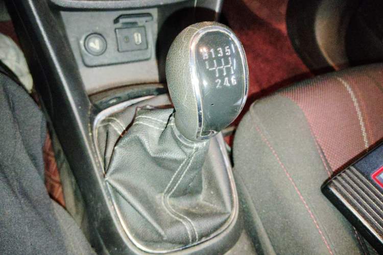 Used Buick Encore 2014 1.4T Manual Two-Wheel Drive Urban Advanced Model Gear Lever