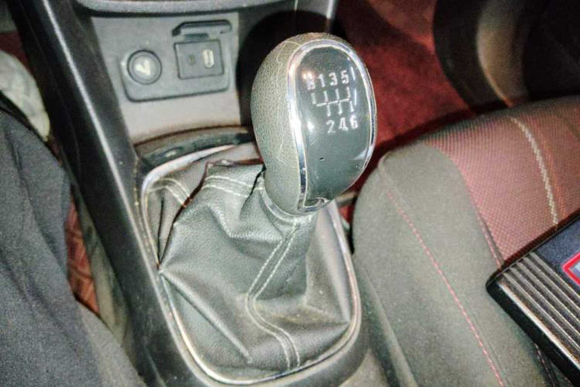 Used Buick Encore 2014 1.4T Manual Two-Wheel Drive Urban Advanced Model Gear Lever