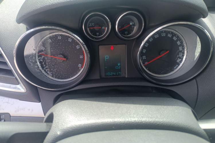 Used Buick Encore 2014 1.4T Automatic Two-Wheel Drive Urban Elite Model Instrument Cluster