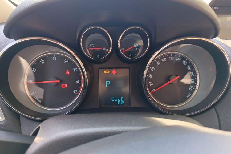 Used Buick Encore 2014 1.4T Automatic Two-Wheel Drive Urban Elite Model Instrument Cluster