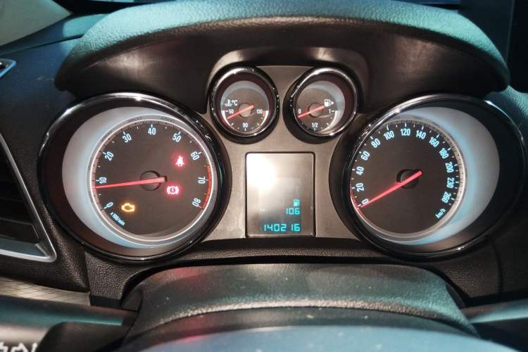 Used Buick Encore 2014 1.4T Manual Two-Wheel Drive Urban Sport Model Instrument Cluster