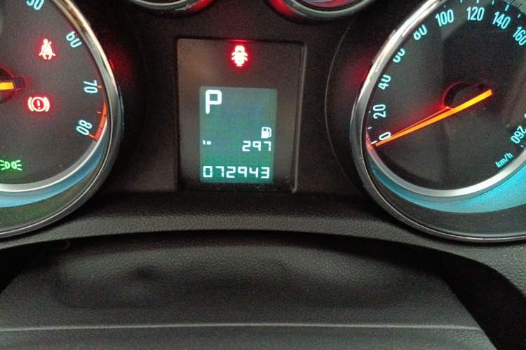 Used Buick Encore 2014 1.4T Automatic Two-Wheel Drive Urban Elite Model Odometer Close Up
