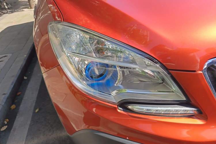 Used Buick Encore 2014 1.4T Automatic Two-Wheel Drive Urban Elite Model Right Front Headlight