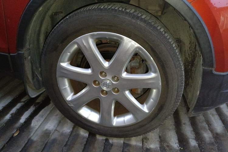 Used Buick Encore 2014 1.4T Automatic Two-Wheel Drive Urban Elite Model Right Front Wheel Hub