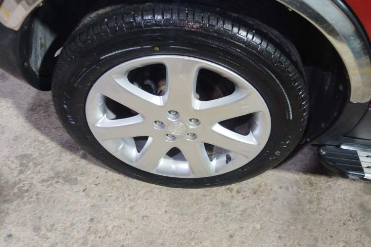 Used Buick Encore 2014 1.4T Manual Two-Wheel Drive Urban Sport Model Right Rear Wheel Hub