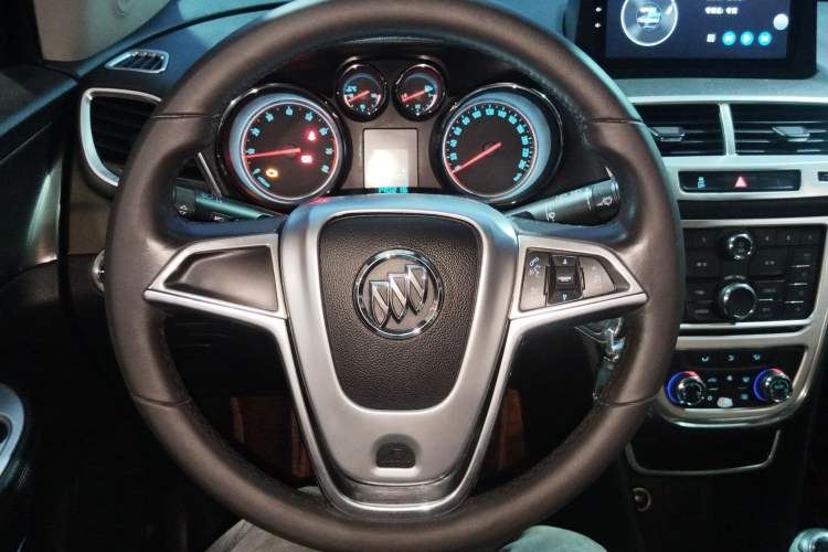 Used Buick Encore 2014 1.4T Manual Two-Wheel Drive Urban Sport Model Steering Wheel