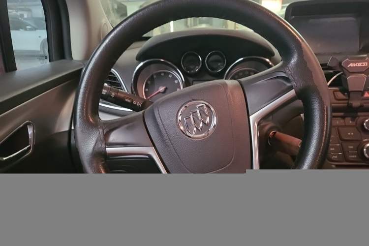 Used Buick Encore 2014 1.4T Manual Two-Wheel Drive Urban Advanced Model Steering Wheel