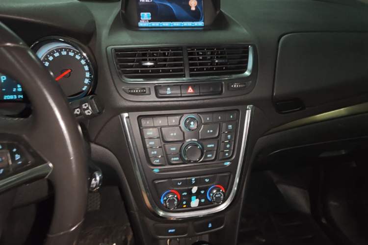 Used Buick Encore 2015 1.4T Automatic Two-Wheel Drive Urban Leading Model Audio And AC Panel
