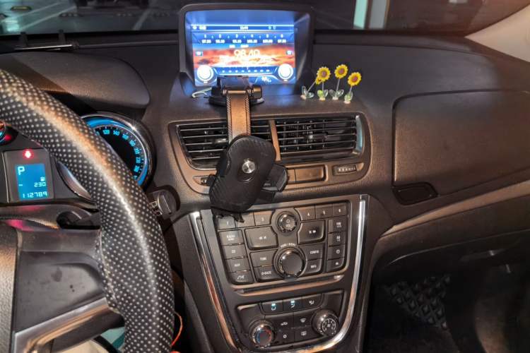Used Buick Encore 2015 1.4T Automatic Two-Wheel Drive Urban Elite Version Audio And AC Panel