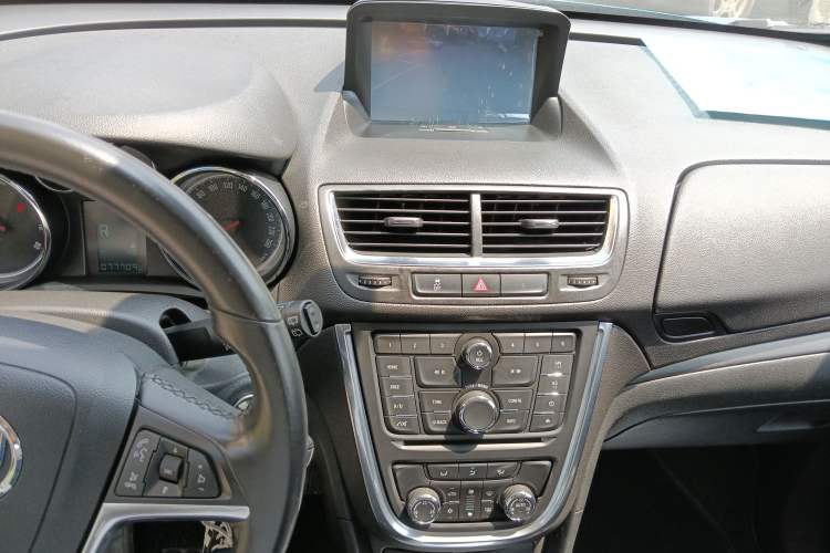 Used Buick Encore 2015 1.4T Automatic Two-Wheel Drive Urban Leading Model Audio And AC Panel