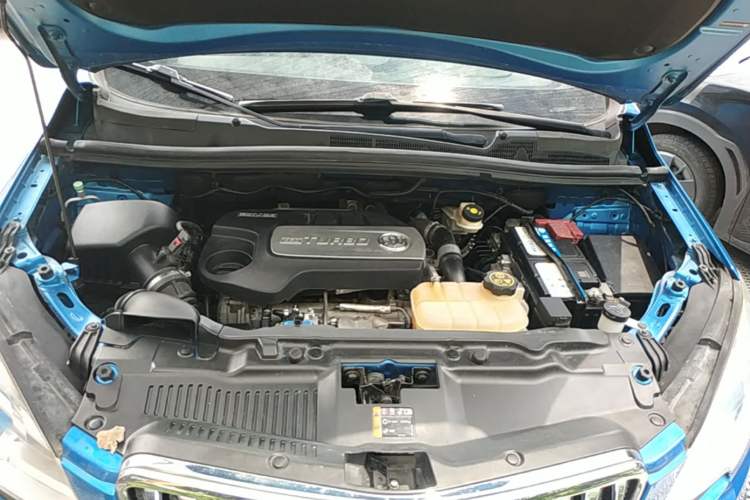 Used Buick Encore 2015 1.4T Automatic Two-Wheel Drive Urban Elite Version Engine Bay