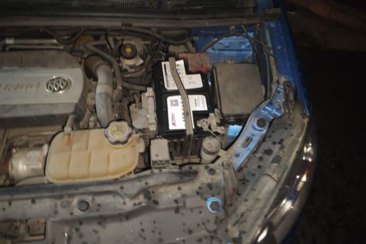 Used Buick Encore 2015 1.4T Automatic Two-Wheel Drive Urban Elite Version Engine Bay Left