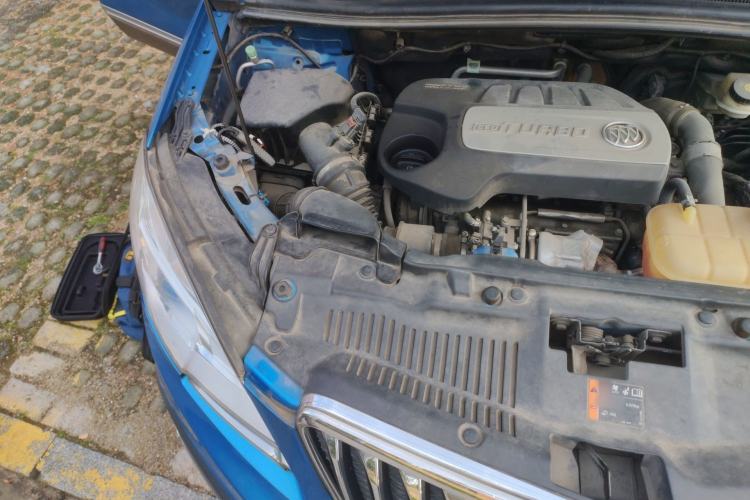 Used Buick Encore 2015 1.4T Automatic Two-Wheel Drive Urban Elite Version Engine Bay Right