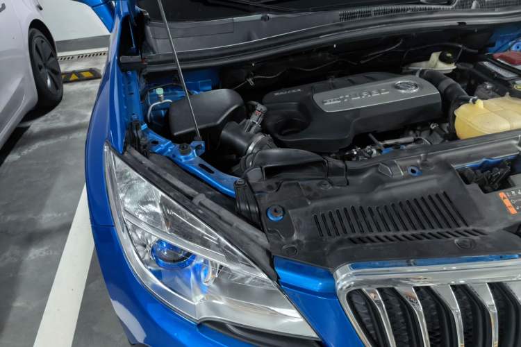 Used Buick Encore 2015 1.4T Automatic Two-Wheel Drive Urban Elite Version Engine Bay Right