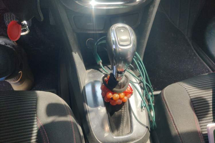 Used Buick Encore 2015 1.4T Automatic Two-Wheel Drive Urban Elite Version Gear Lever