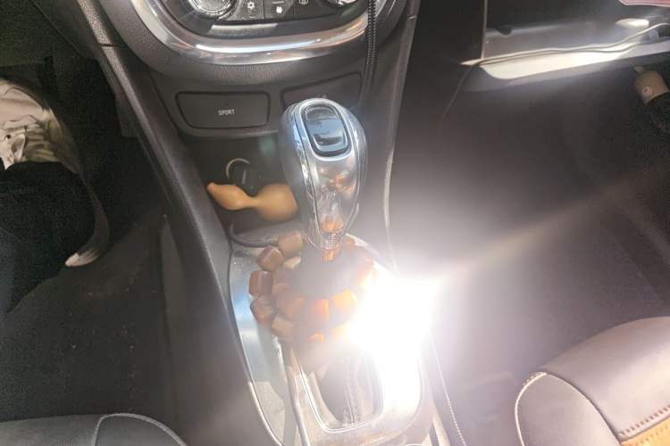 Used Buick Encore 2015 1.4T Automatic Two-Wheel Drive Urban Leading Model Gear Lever