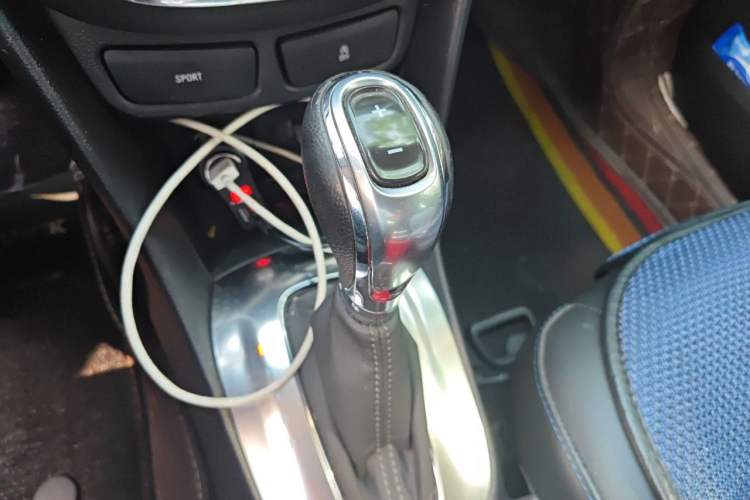 Used Buick Encore 2015 1.4T Automatic Two-Wheel Drive Urban Leading Model Gear Lever