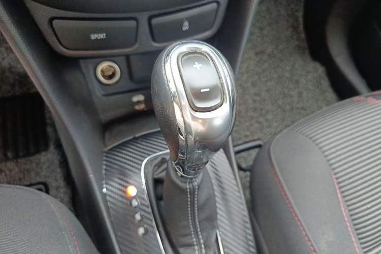 Used Buick Encore 2015 1.4T Automatic Two-Wheel Drive Urban Elite Version Gear Lever