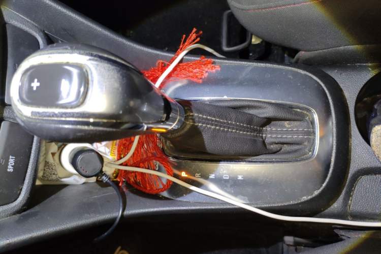 Used Buick Encore 2015 1.4T Automatic Two-Wheel Drive Urban Elite Version Gear Lever