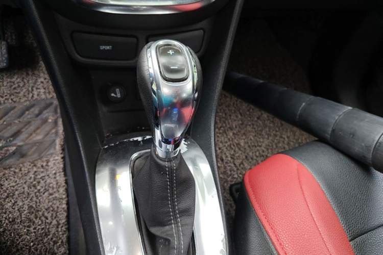 Used Buick Encore 2015 1.4T Automatic Two-Wheel Drive Urban Elite Version Gear Lever