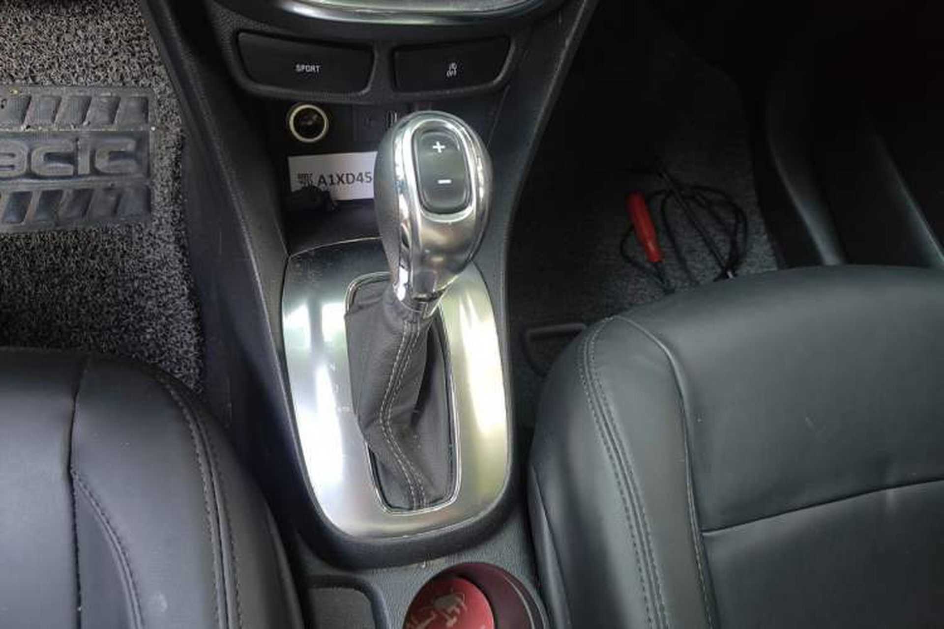Used Buick Encore 2015 1.4T Automatic Two-Wheel Drive Urban Elite Version Gear Lever