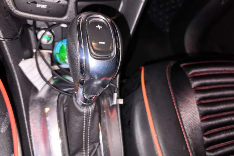 Used Buick Encore 2015 1.4T Automatic Two-Wheel Drive Urban Elite Version Gear Lever