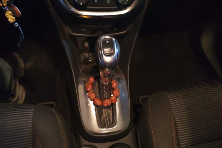Used Buick Encore 2015 1.4T Automatic Two-Wheel Drive Urban Elite Version Gear Lever