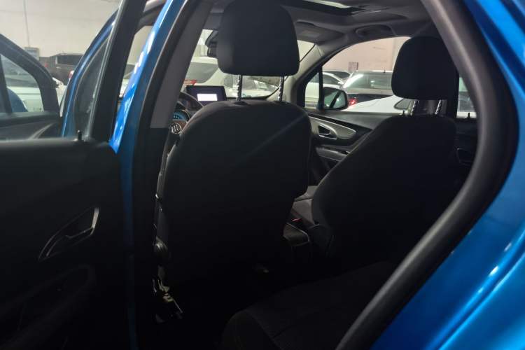 Used Buick Encore 2015 1.4T Automatic Two-Wheel Drive Urban Elite Version Headliner
