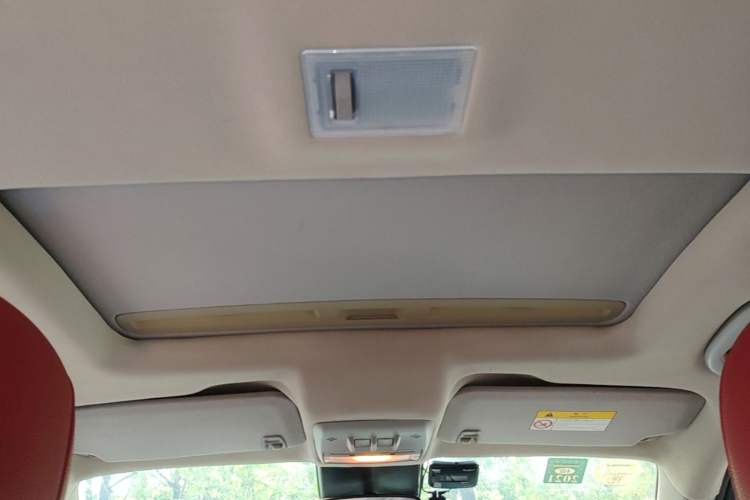 Used Buick Encore 2015 1.4T Automatic Two-Wheel Drive Urban Elite Version Headliner