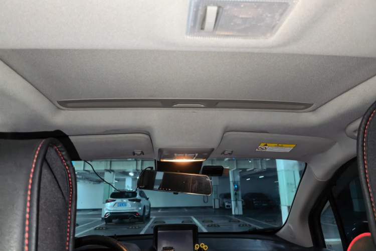 Used Buick Encore 2015 1.4T Automatic Two-Wheel Drive Urban Elite Version Headliner