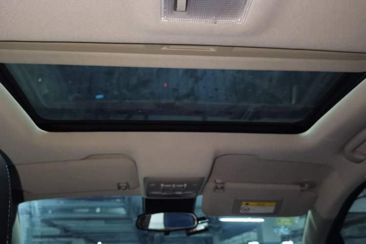 Used Buick Encore 2015 1.4T Automatic Two-Wheel Drive Urban Elite Version Headliner