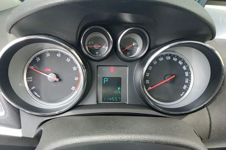 Used Buick Encore 2015 1.4T Automatic Two-Wheel Drive Urban Elite Version Instrument Cluster