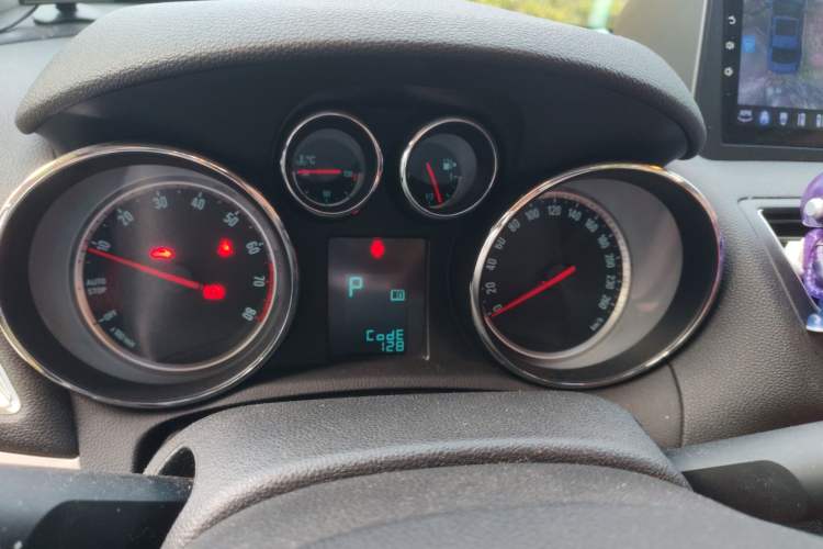 Used Buick Encore 2015 1.4T Automatic Two-Wheel Drive Urban Elite Version Instrument Cluster