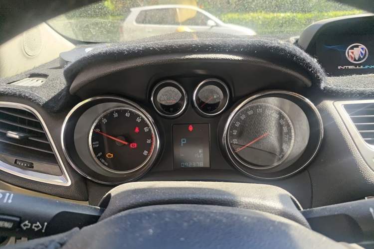 Used Buick Encore 2015 1.4T Automatic Two-Wheel Drive Urban Leading Model Instrument Cluster