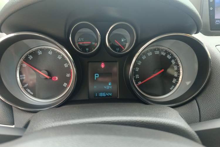 Used Buick Encore 2015 1.4T Automatic Two-Wheel Drive Urban Elite Version Instrument Cluster