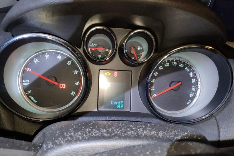Used Buick Encore 2015 1.4T Automatic Two-Wheel Drive Urban Elite Version Instrument Cluster