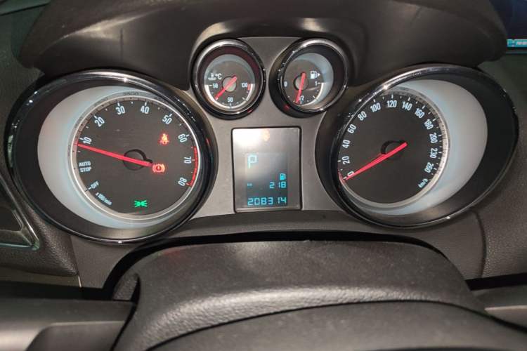 Used Buick Encore 2015 1.4T Automatic Two-Wheel Drive Urban Leading Model Instrument Cluster